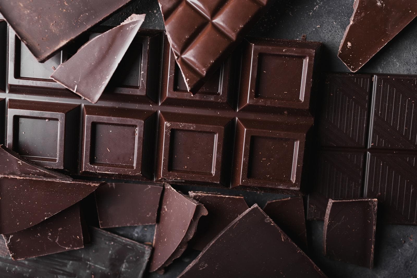 Chokoladebar med stykker.